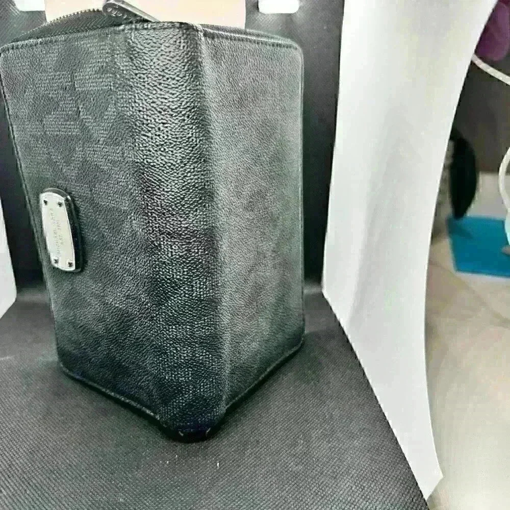 Michael Kors Wallet *